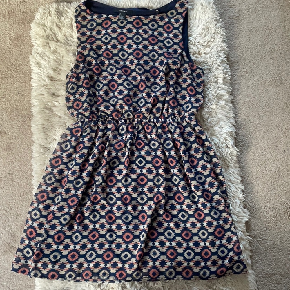 Forever21 size Small geo print dress with keyhole cut out in back